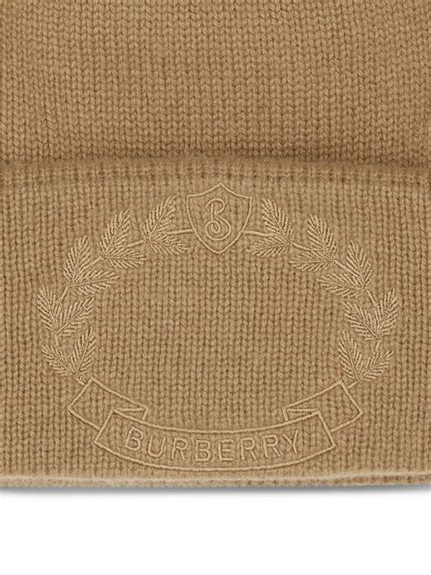 crest burberry white beanie